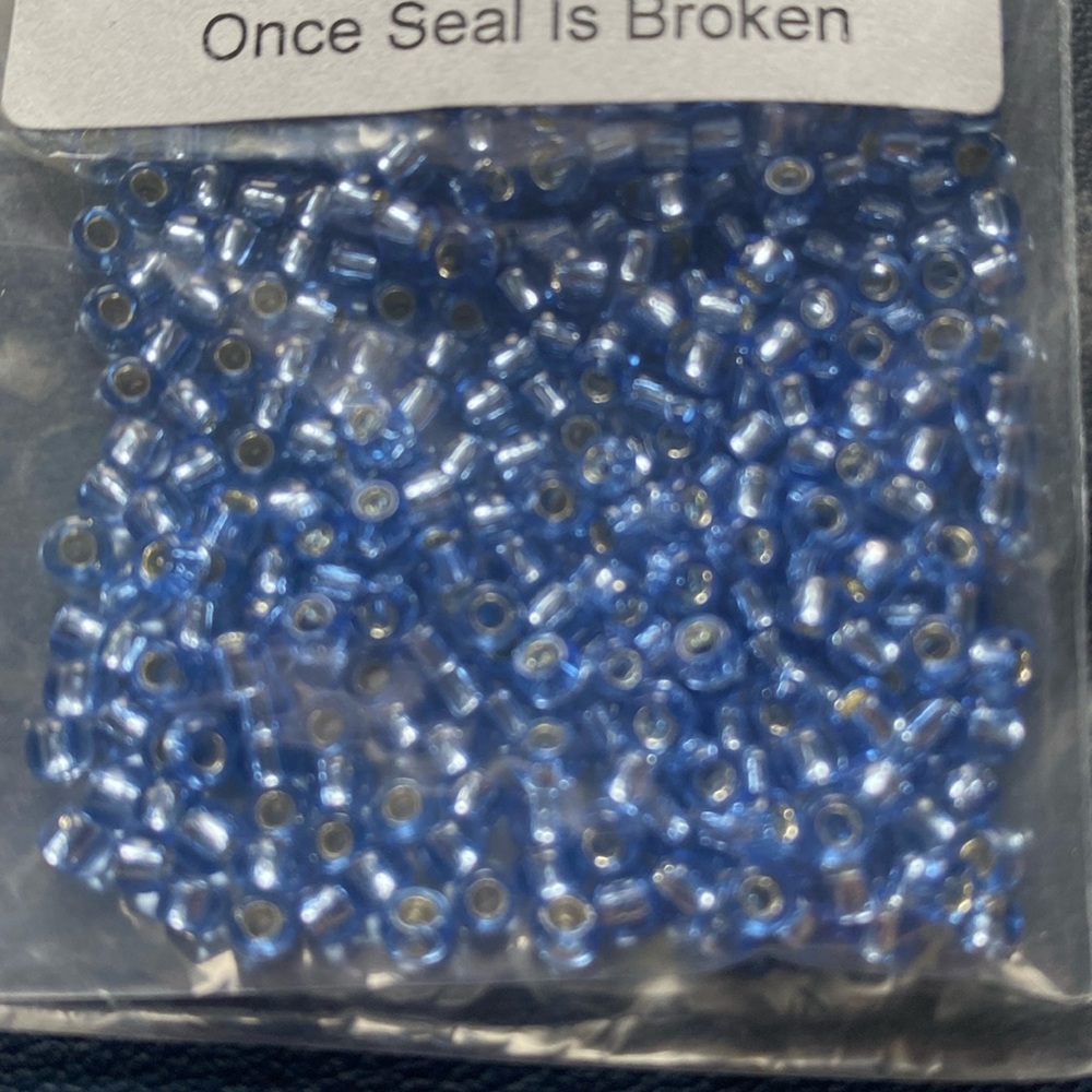 TOHO Bead Round 8/0 Silver - lined light Sapphire Pack